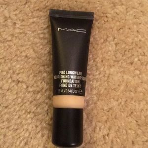 Mac Pro longwear waterproof foundation